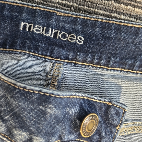 Maurices Crop Non-Distressed - Picture 4 of 5